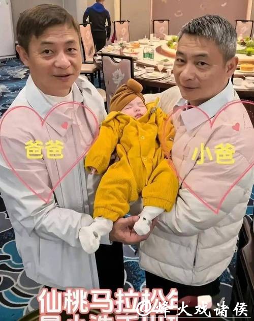 52岁李大双，为儿子庆1岁生日！6瓶茅台封酒，娇妻穿貂皮显富态